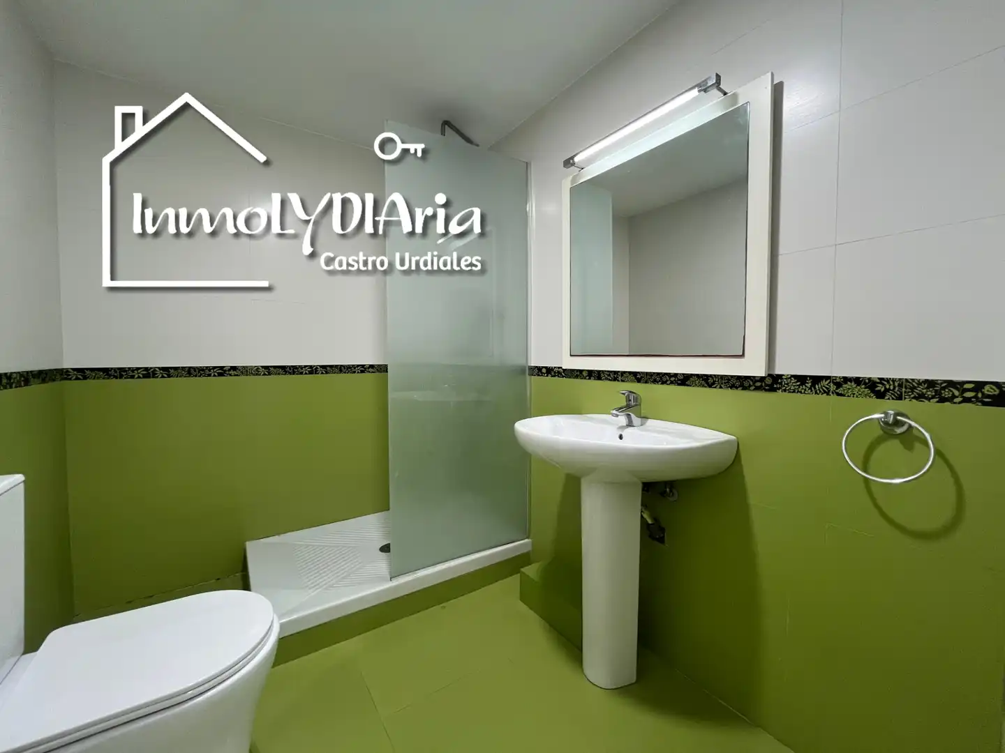 Bathroom of Houses for sale in Castro-Urdiales  with Heating, Private garden and Terrace