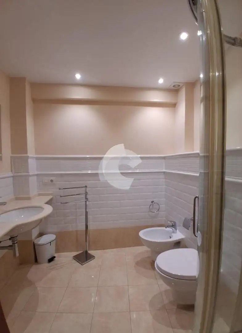 Badezimmer von Wohnung zum Verkauf in A Coruña Capital  mit Heizung, Parkett und Ofen
