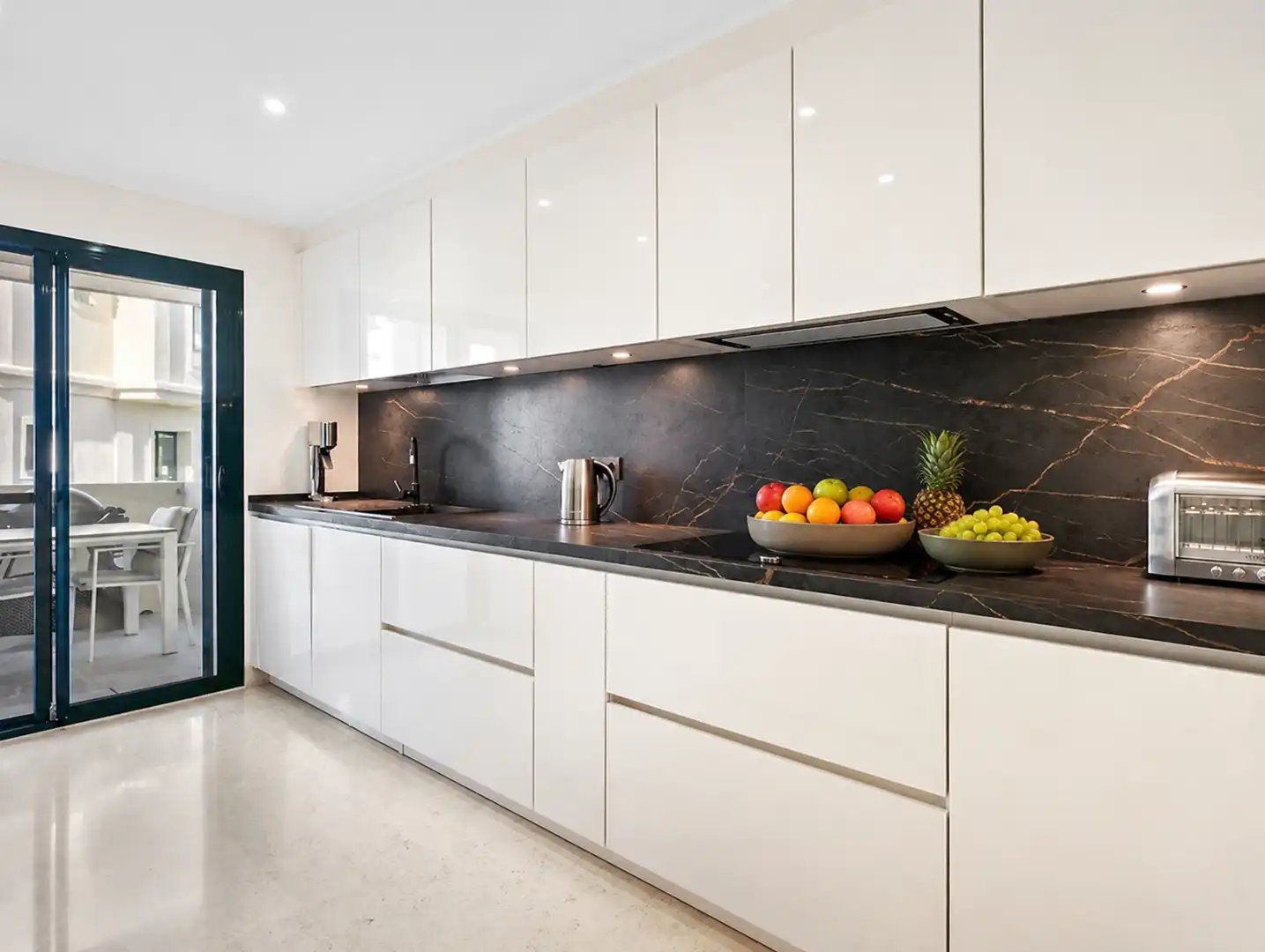 Kitchen of Apartments for sale in Benahavís  with Terrace and Balcony