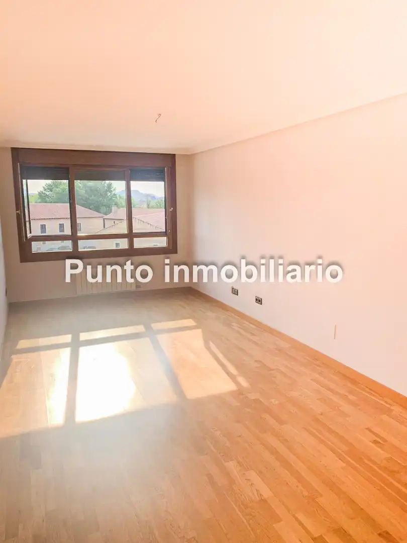 Wohnung zur Miete in Calle Santa Ana, La Flecha - Monasterio del Prado