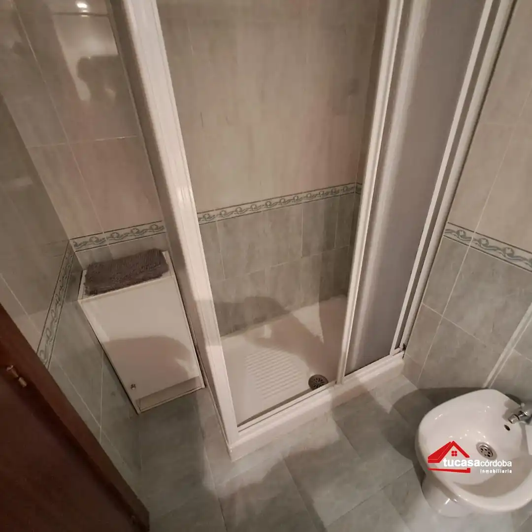 Bathroom of Flat for sale in Córdoba  with Air Conditioner and Heating