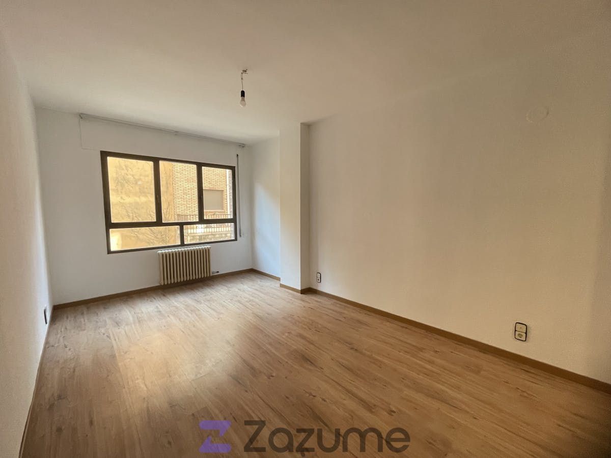 Bedroom of Flat for rent in  Zaragoza Capital  with Air Conditioner, Heating and Terrace