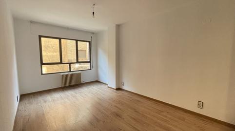 Photo 2 of Flat for rent in C. de Tomás Zumalacárregui, 7, Paseo Sagasta,  Zaragoza Capital