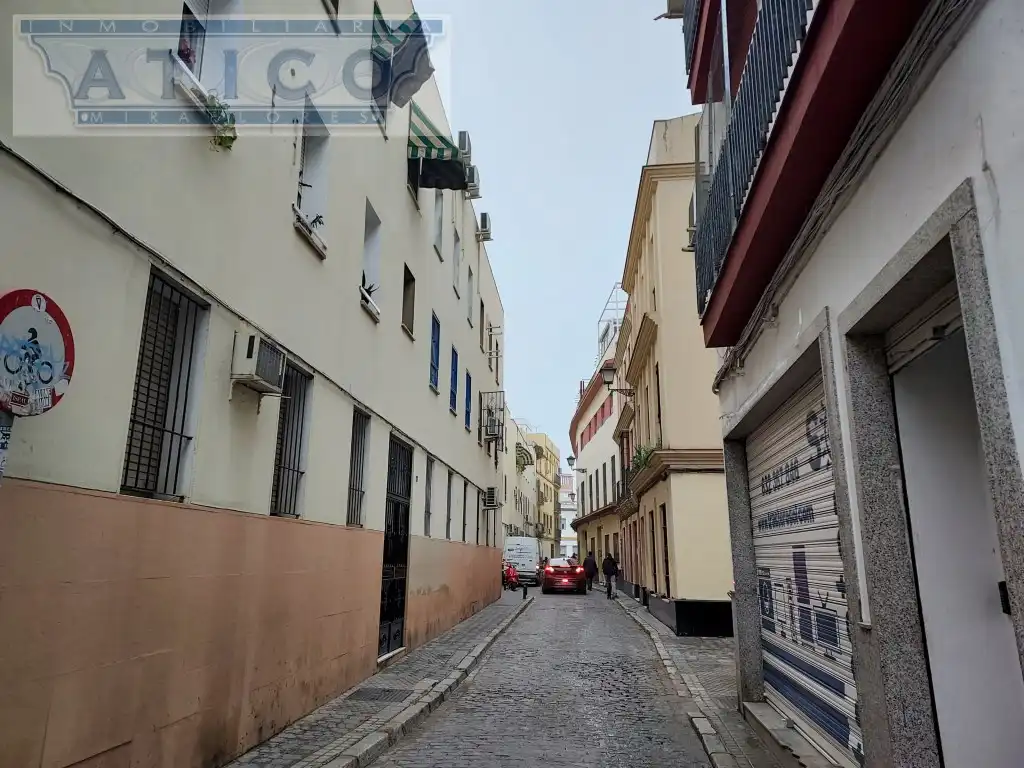 Vista exterior de Local en venda en Sevilla