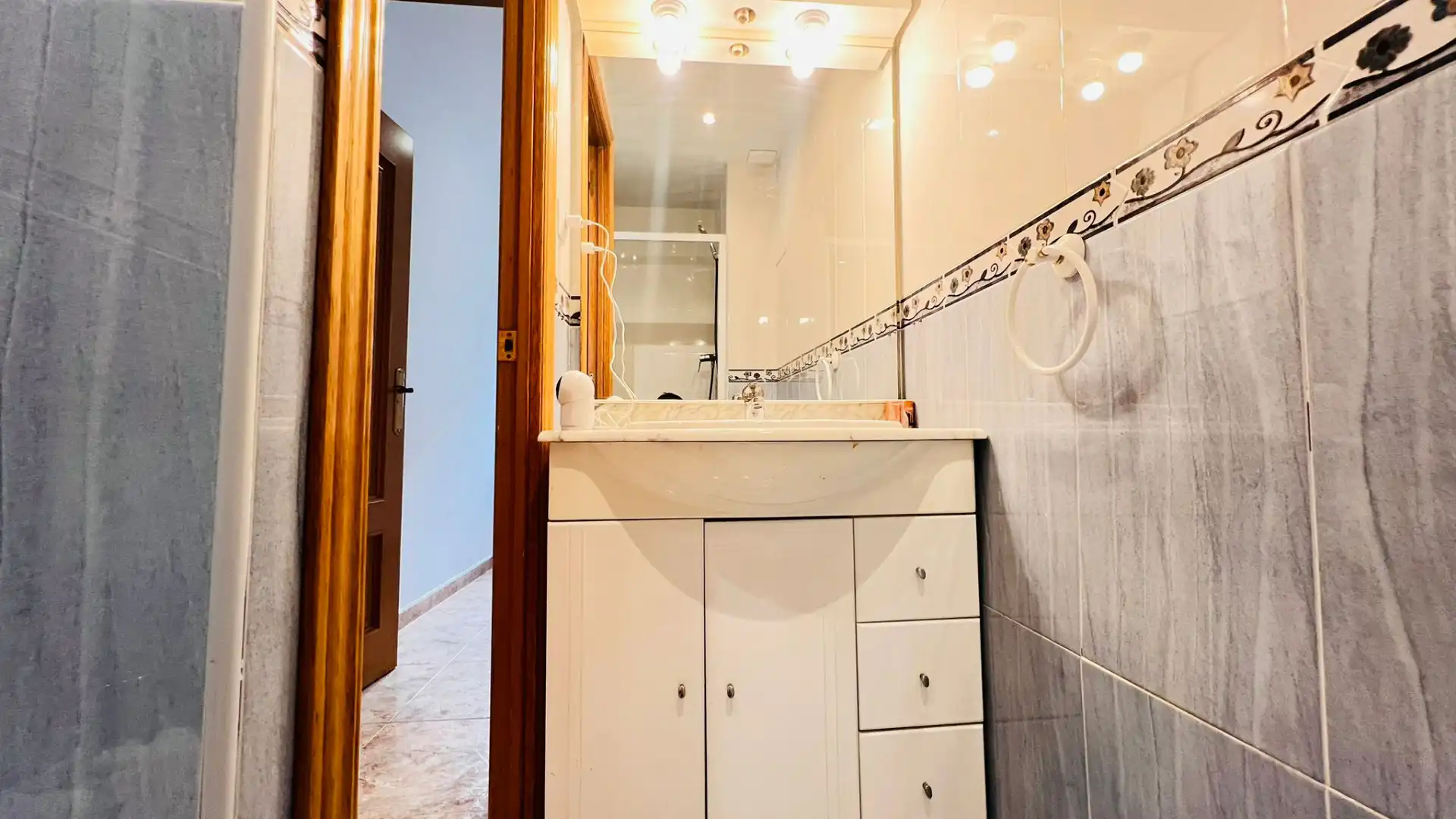 Badezimmer von Wohnung zum Verkauf in Badalona