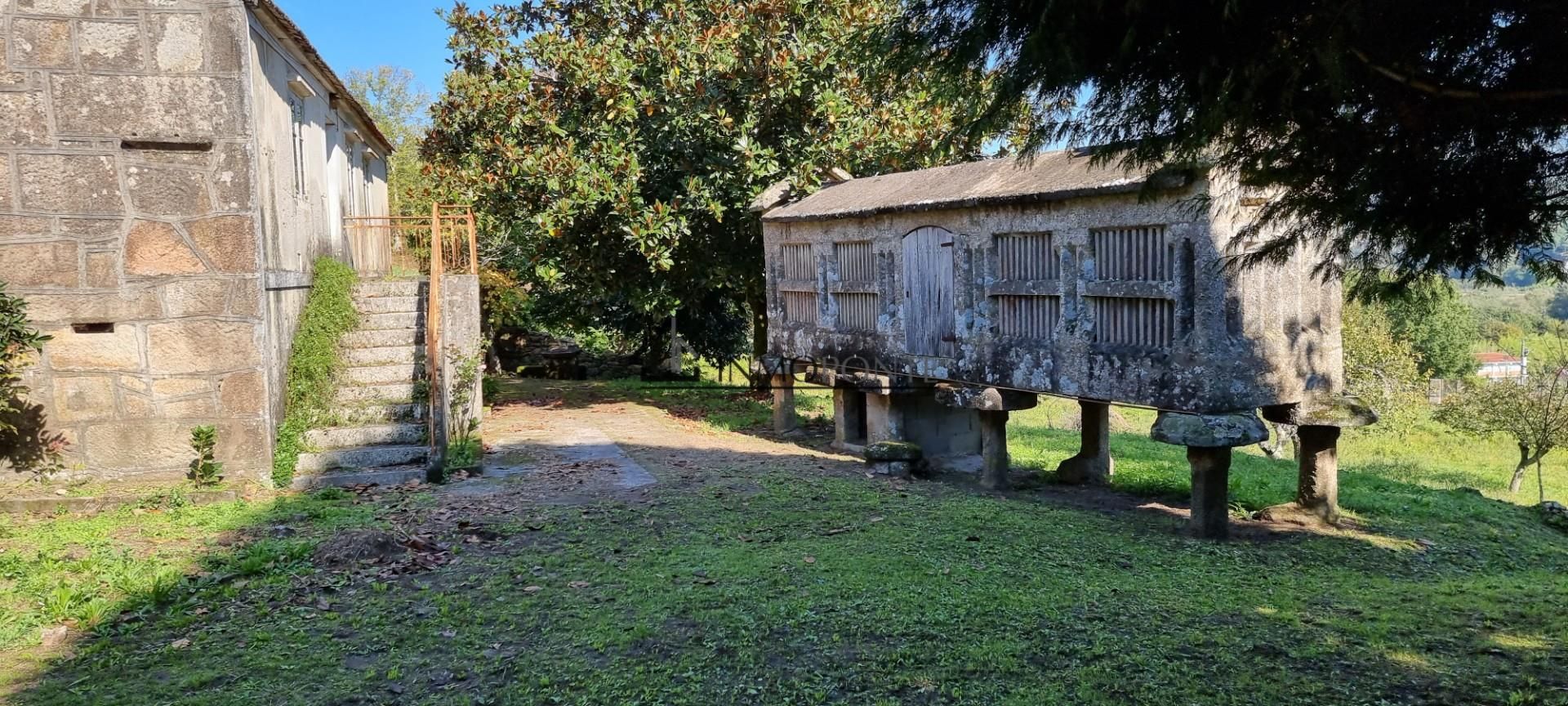 Vista exterior de Casa o xalet en venda en Pontevedra Capital  amb Jardí privat