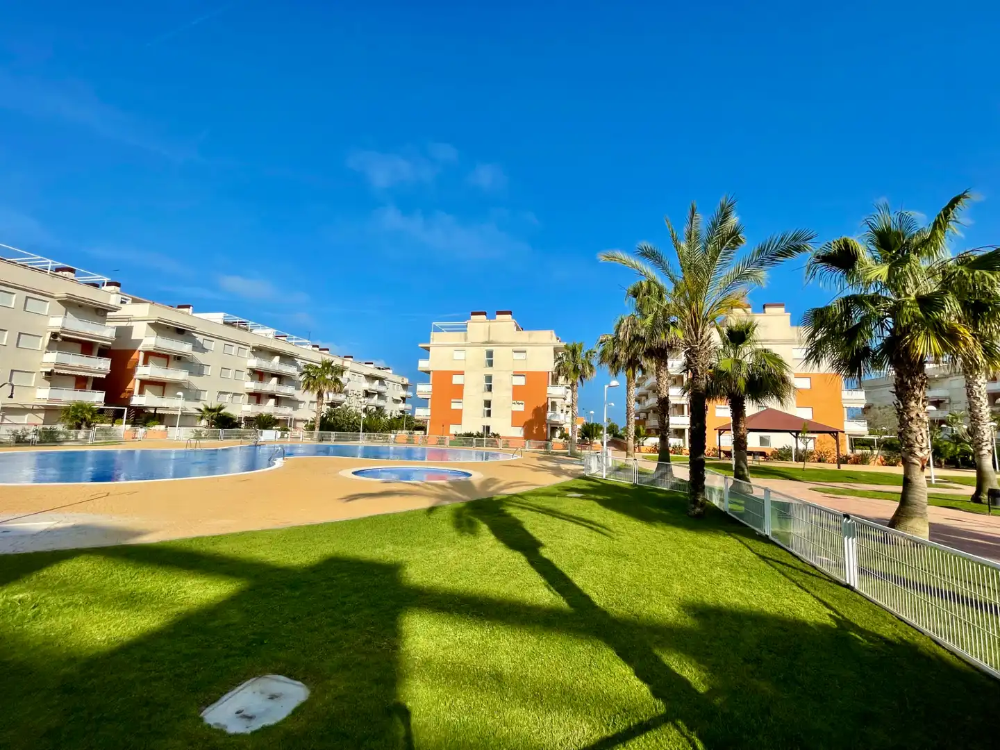 Piscina de Apartament de lloguer en Almenara amb Aire condicionat, Calefacció i Terrassa