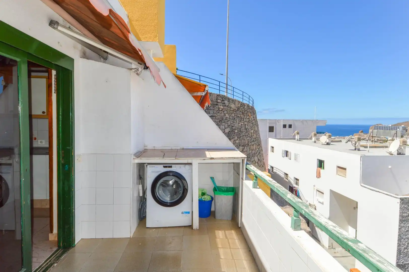 Außenansicht von Wohnungen zum Verkauf in Mogán mit Privatgarten, Terrasse und Gemeinschaftspool