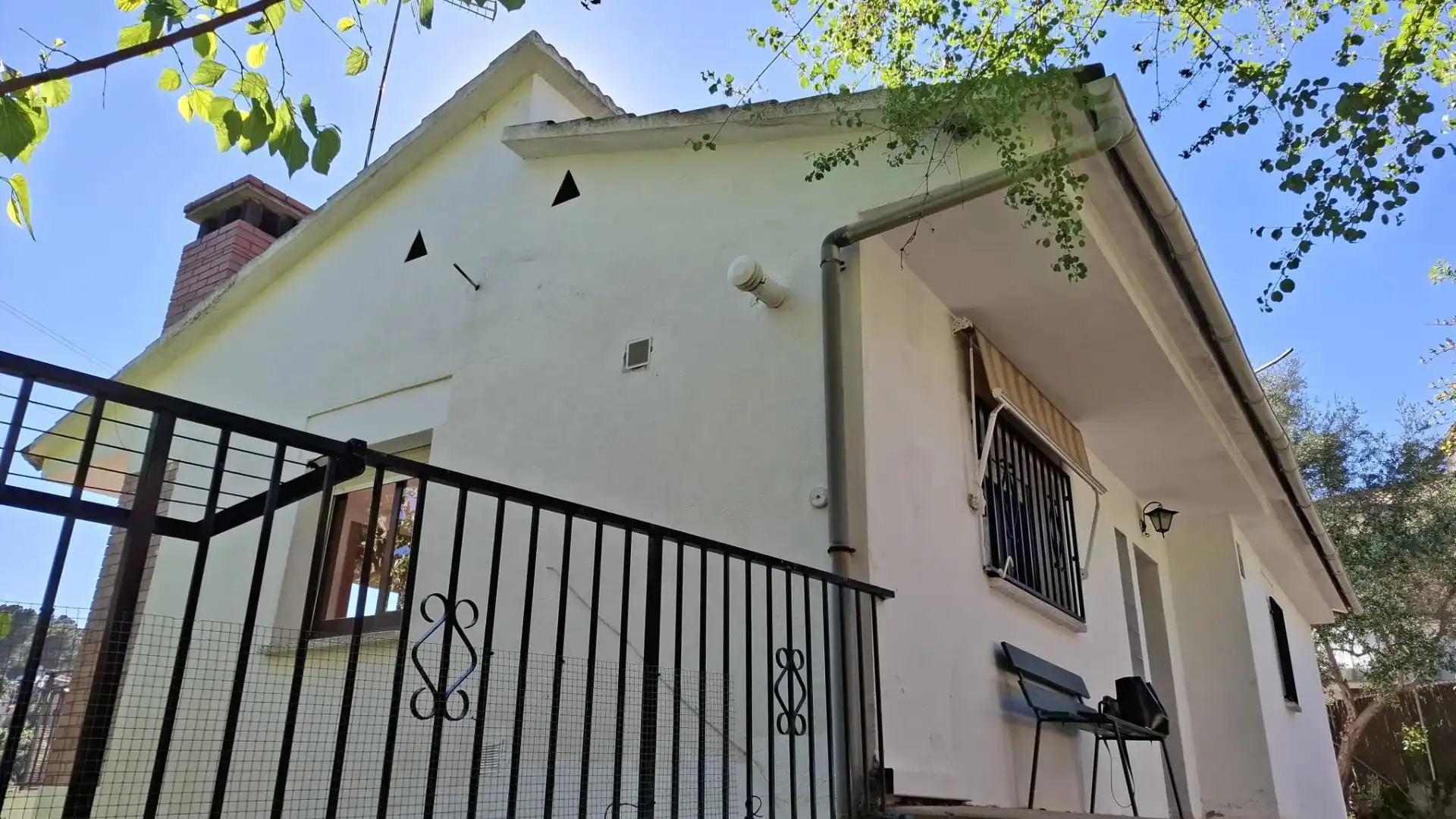 Vista exterior de Casa o chalet en venta en Vallirana con Terraza