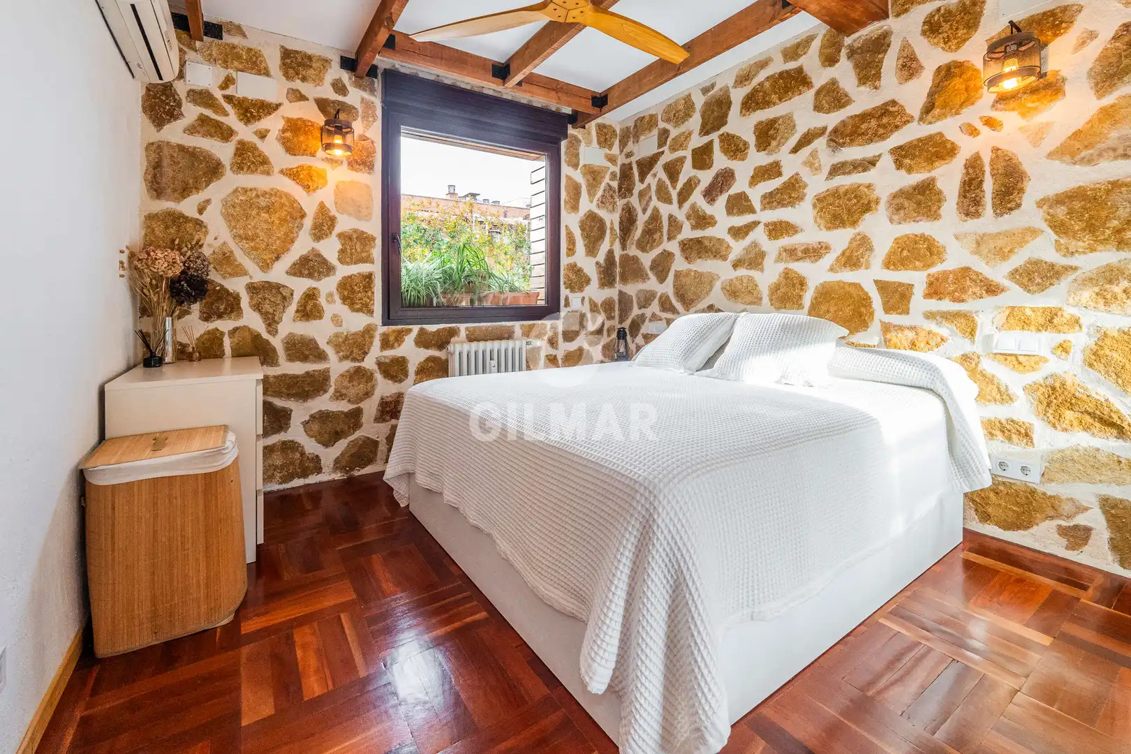 Habitación de Ático en venta en Madrid con Calefacción, Piscina y Balcón