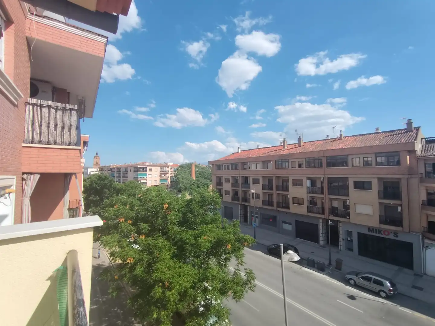 Vista exterior de Pis en venda en Guadix amb Calefacció, Terrassa i Traster