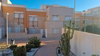 Vista exterior de Casa adosada en venda en  Almería Capital amb Aire condicionat, Jardí privat i Terrassa