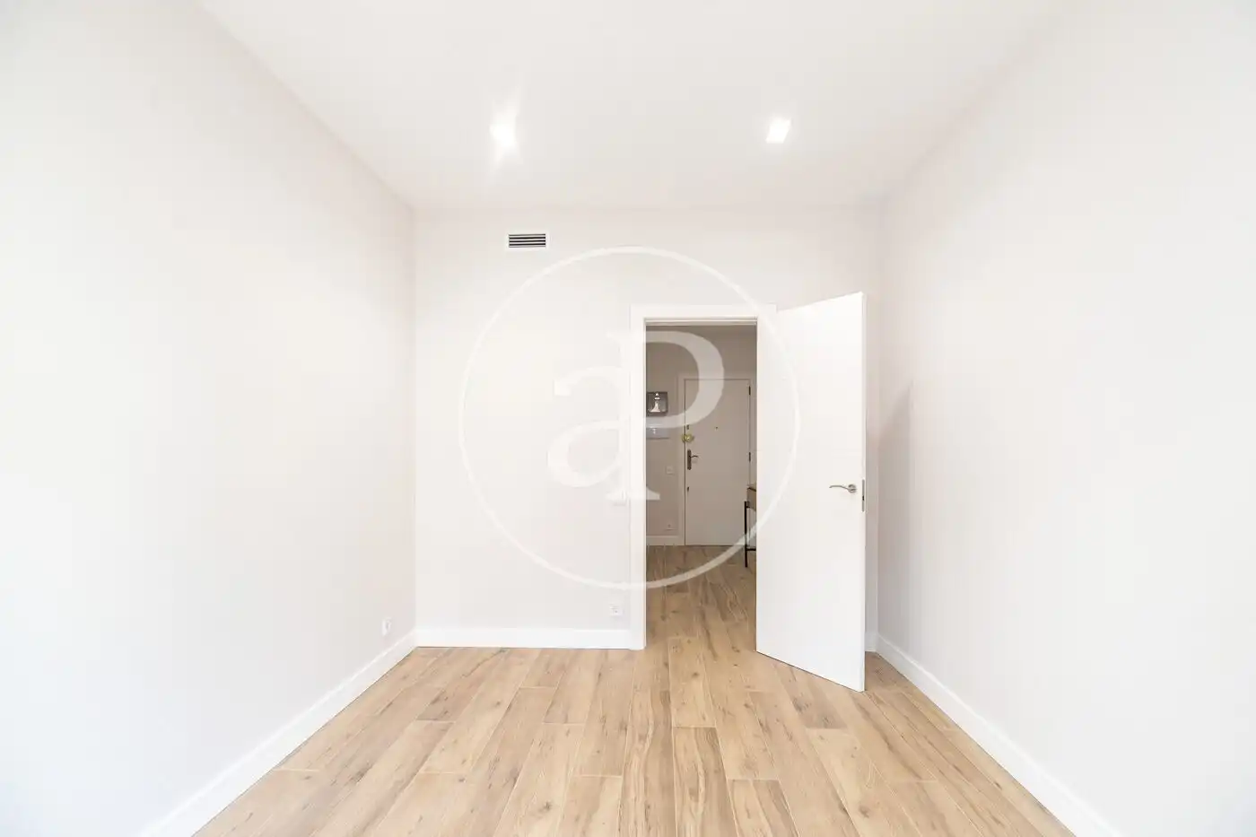 Wohnung zum Verkauf in Barcelona mit Klimaanlage, Heizung und Möbliert