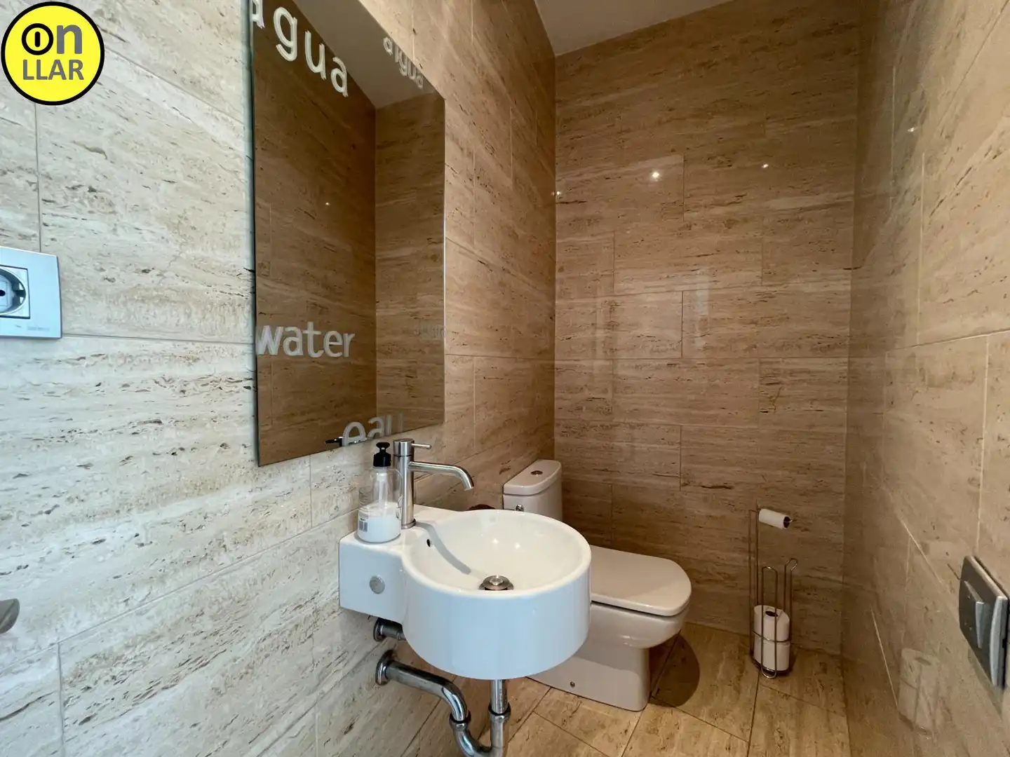 Badezimmer von Geschaftsraum zum Verkauf in La Garriga mit Klimaanlage