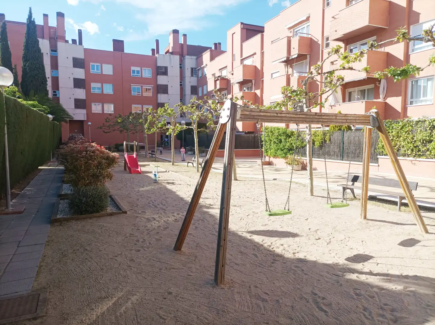 Aparcament de Pis en venda en Las Rozas de Madrid amb Aire condicionat, Calefacció i Jardí privat