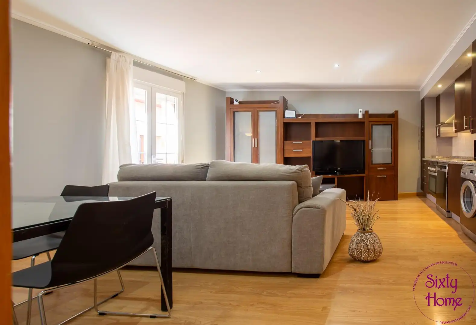 Living room of Flat for sale in Zaragoza  with Heating, Parquet flooring and Furnished