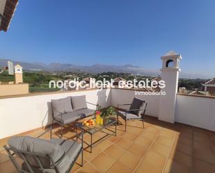 Vista exterior de Casa o xalet de lloguer en Nerja amb Aire condicionat, Terrassa i Piscina