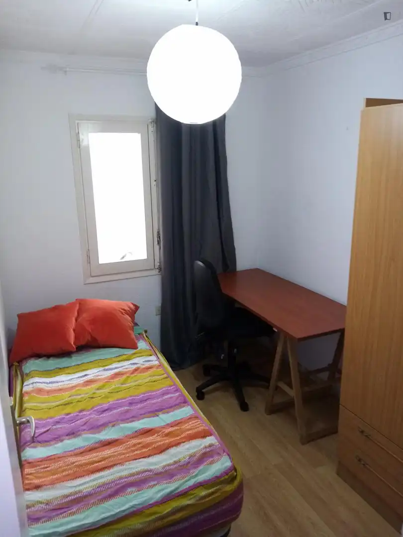 Habitación de Apartamento para compartir en Ripollet con Amueblado, Horno y Lavadora