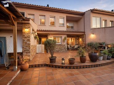 Casa amb balcó en venda a Santa Perpètua de Mogoda