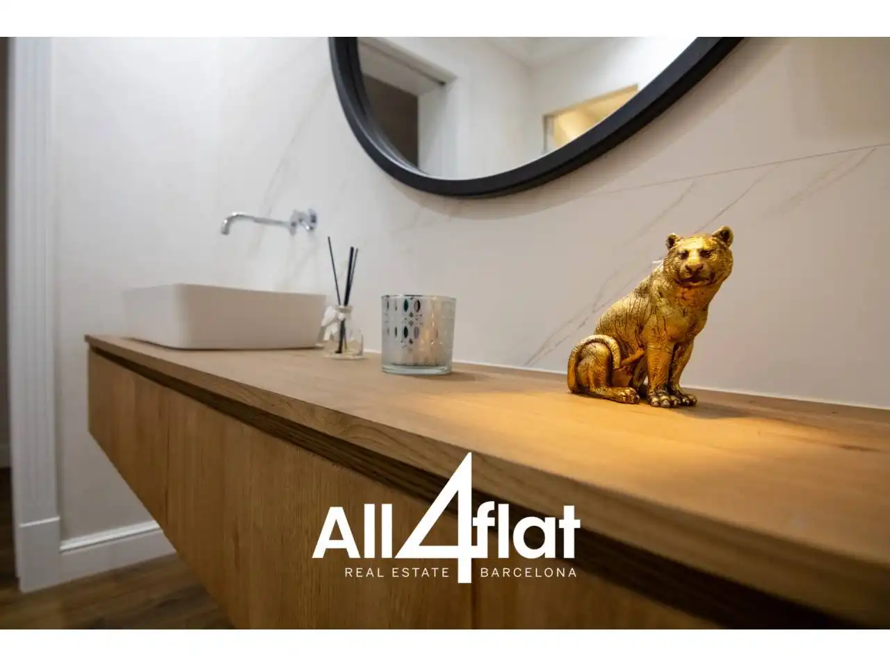 Bathroom of Flat for sale in Barcelona  with Air Conditioner, Heating and Parquet flooring