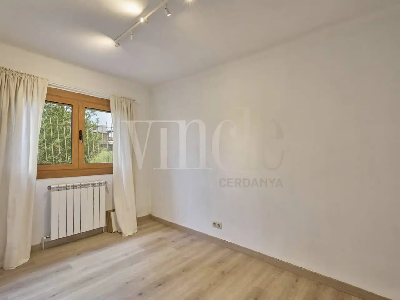 Dormitori de Casa o xalet en venda en Fontanals de Cerdanya amb Calefacció, Jardí privat i Parquet