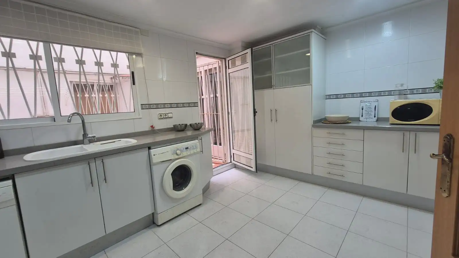Cocina de Piso en venta en La Pobla de Farnals con Terraza, Horno y Balcón