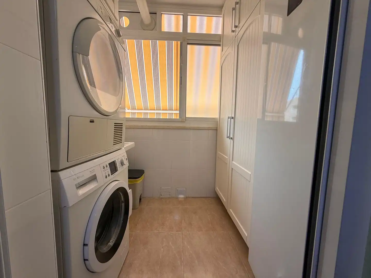 Badezimmer von Wohnung zur Miete in Águilas mit Klimaanlage, Parkett und Terrasse