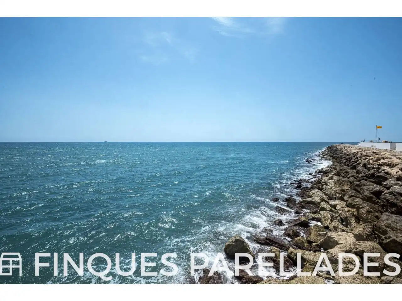 Dachboden zum Verkauf in Sitges mit Klimaanlage, Heizung und Terrasse
