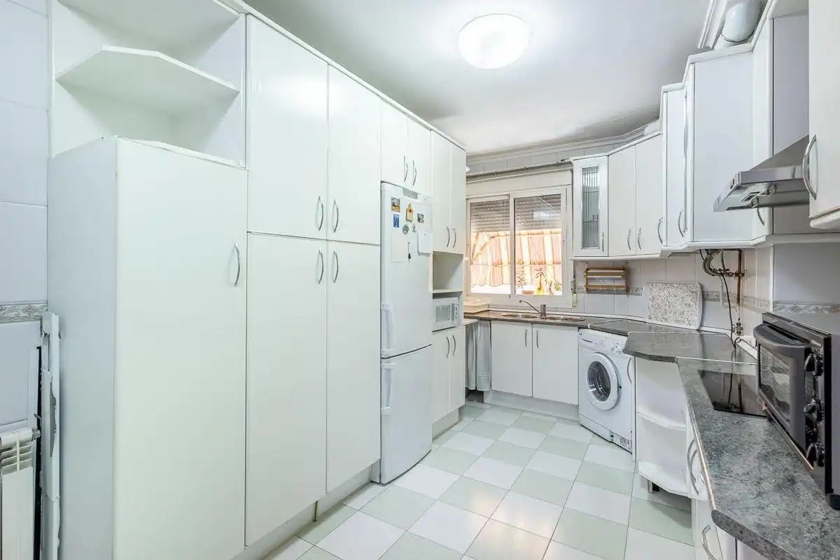 Kitchen of Flat for sale in Granada  with Air Conditioner, Heating and Alarm