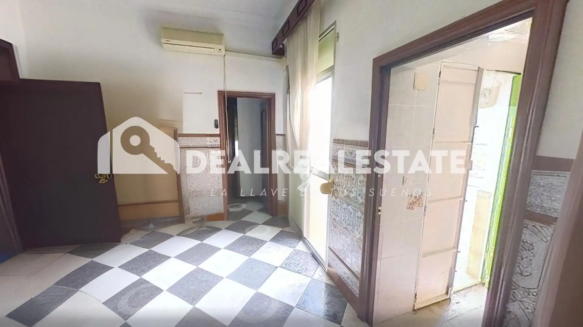 Houses for sale in Brenes  with Air Conditioner, Terrace and Storage room