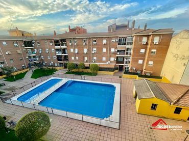 Pis amb piscina en venda a Poniente-Norte - Miralbaida - Parque Azahara
