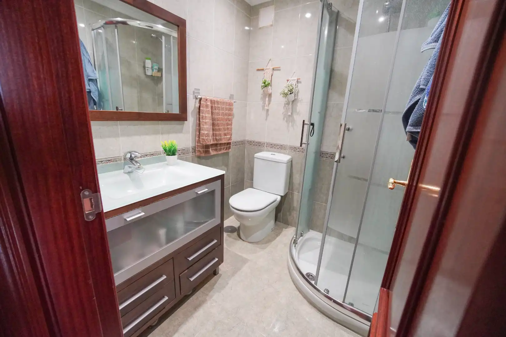 Badezimmer von Dachboden zum Verkauf in Avilés mit Heizung, Parkett und Terrasse