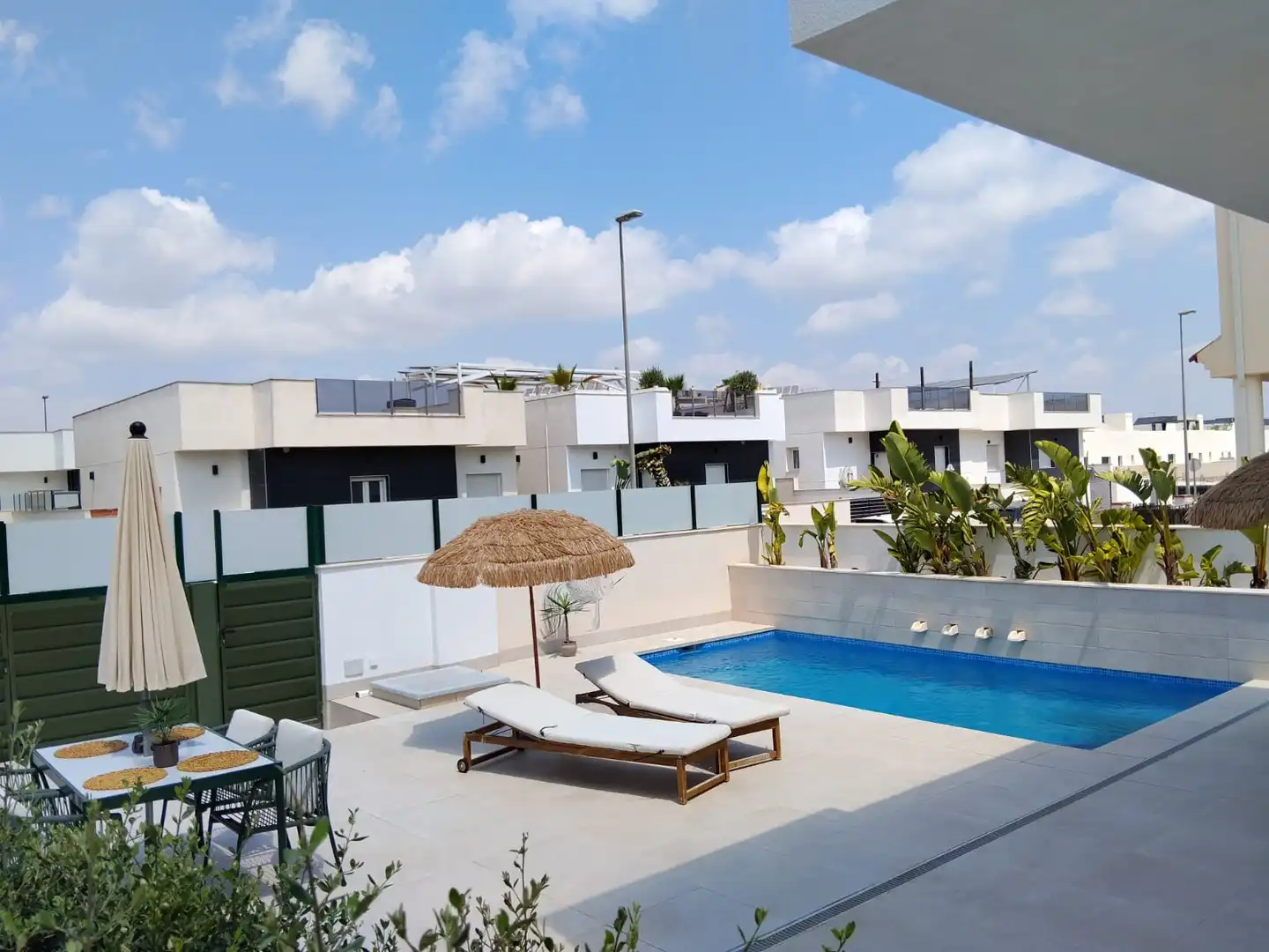 Piscina de Casa o xalet en venda en Daya Nueva amb Aire condicionat, Calefacció i Jardí privat