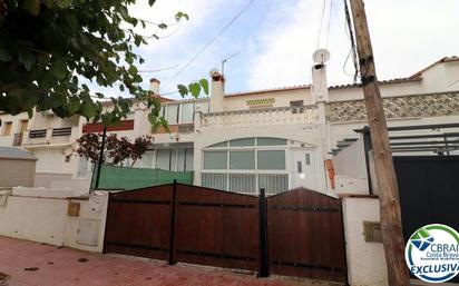 Exterior view of Single-family semi-detached for sale in Empuriabrava  with Private garden, Furnished and Community pool