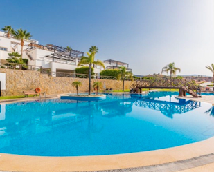 Piscina de Casa adosada en venda en Marbella amb Aire condicionat i Terrassa