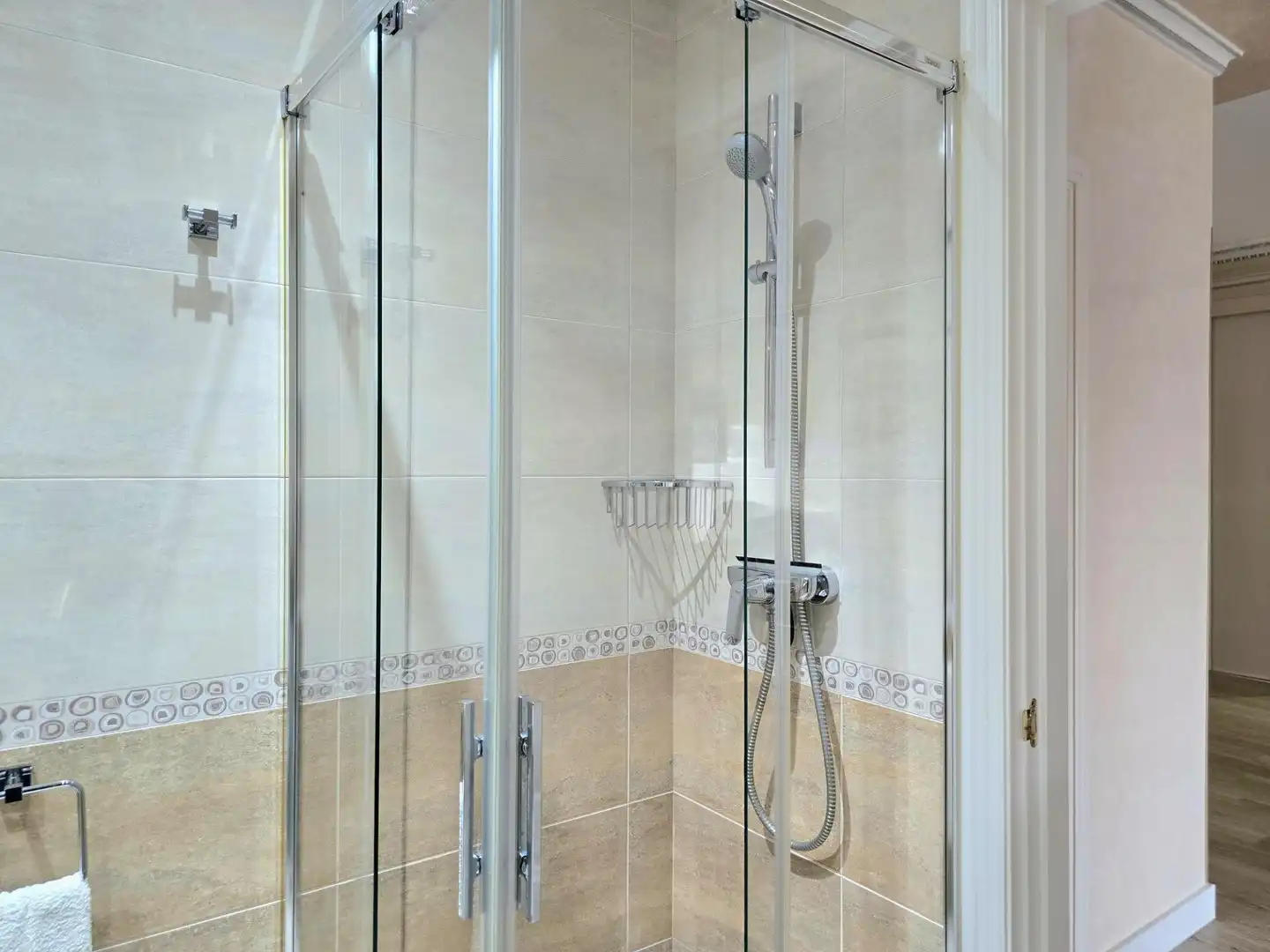 Baño de Piso en venta en Torremolinos con Aire acondicionado, Calefacción y Jardín privado