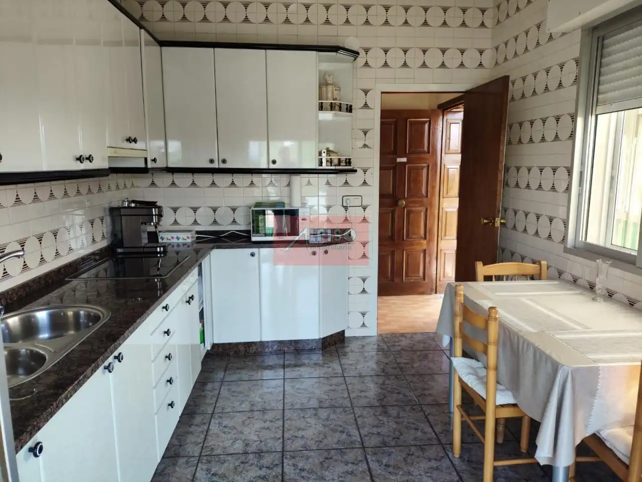Cuina de Casa o xalet en venda en Ourense Capital  amb Calefacció, Jardí privat i Traster