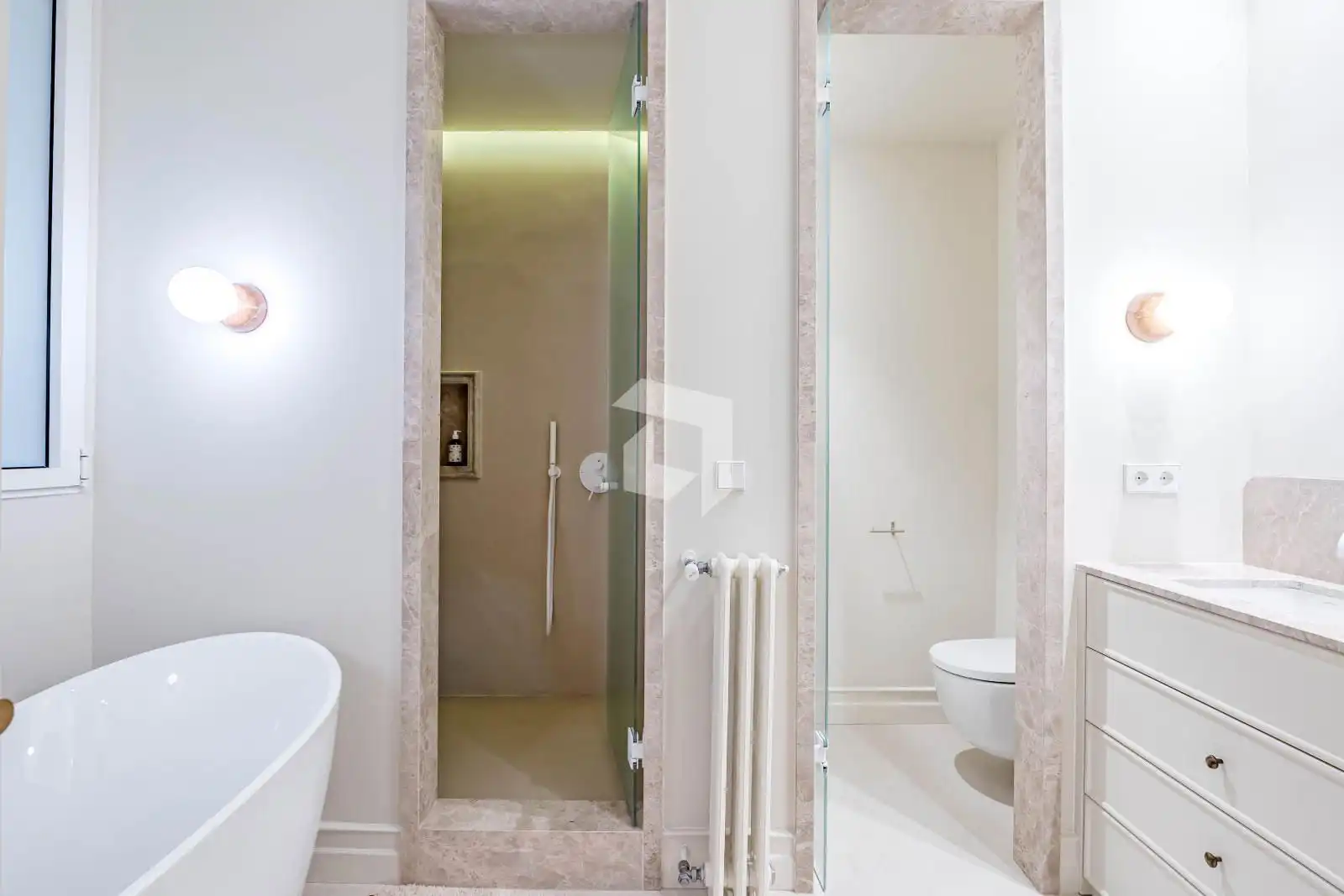 Badezimmer von Wohnung zum Verkauf in Madrid mit Klimaanlage, Heizung und Terrasse