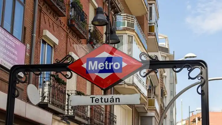 Vista exterior de Apartamento en venta en  Madrid Capital con Calefacción y Trastero