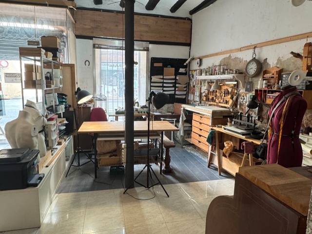 Local comercial en Alquiler en Carrer de la Constitució, 81 en La Bordeta