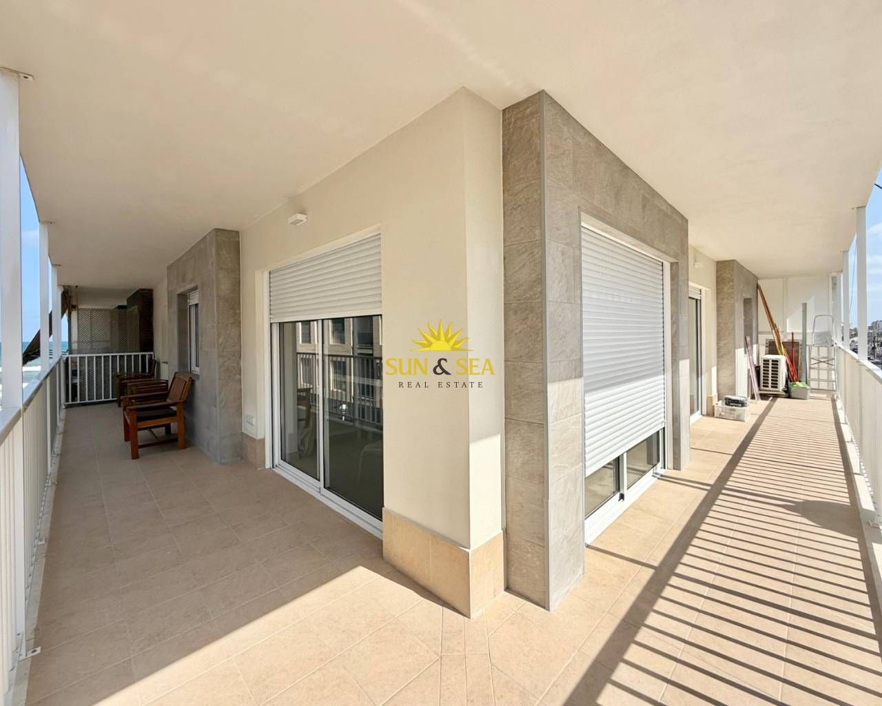 Vista exterior de Apartament de lloguer en Guardamar del Segura amb Aire condicionat, Calefacció i Moblat