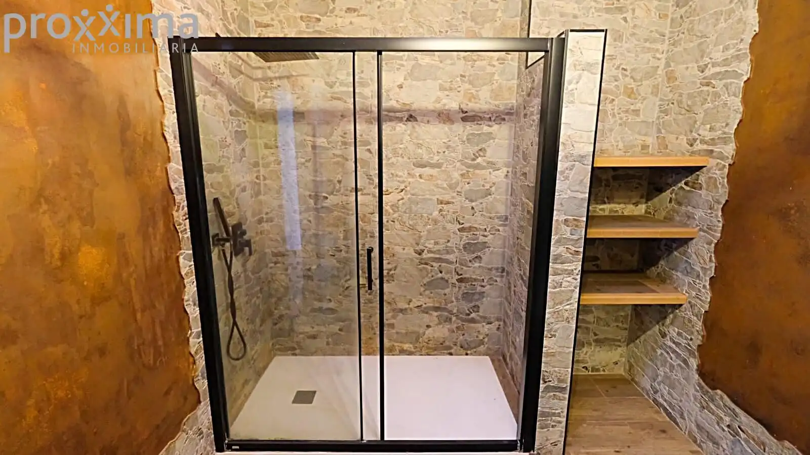 Bathroom of Houses for sale in Alcalá de Guadaira