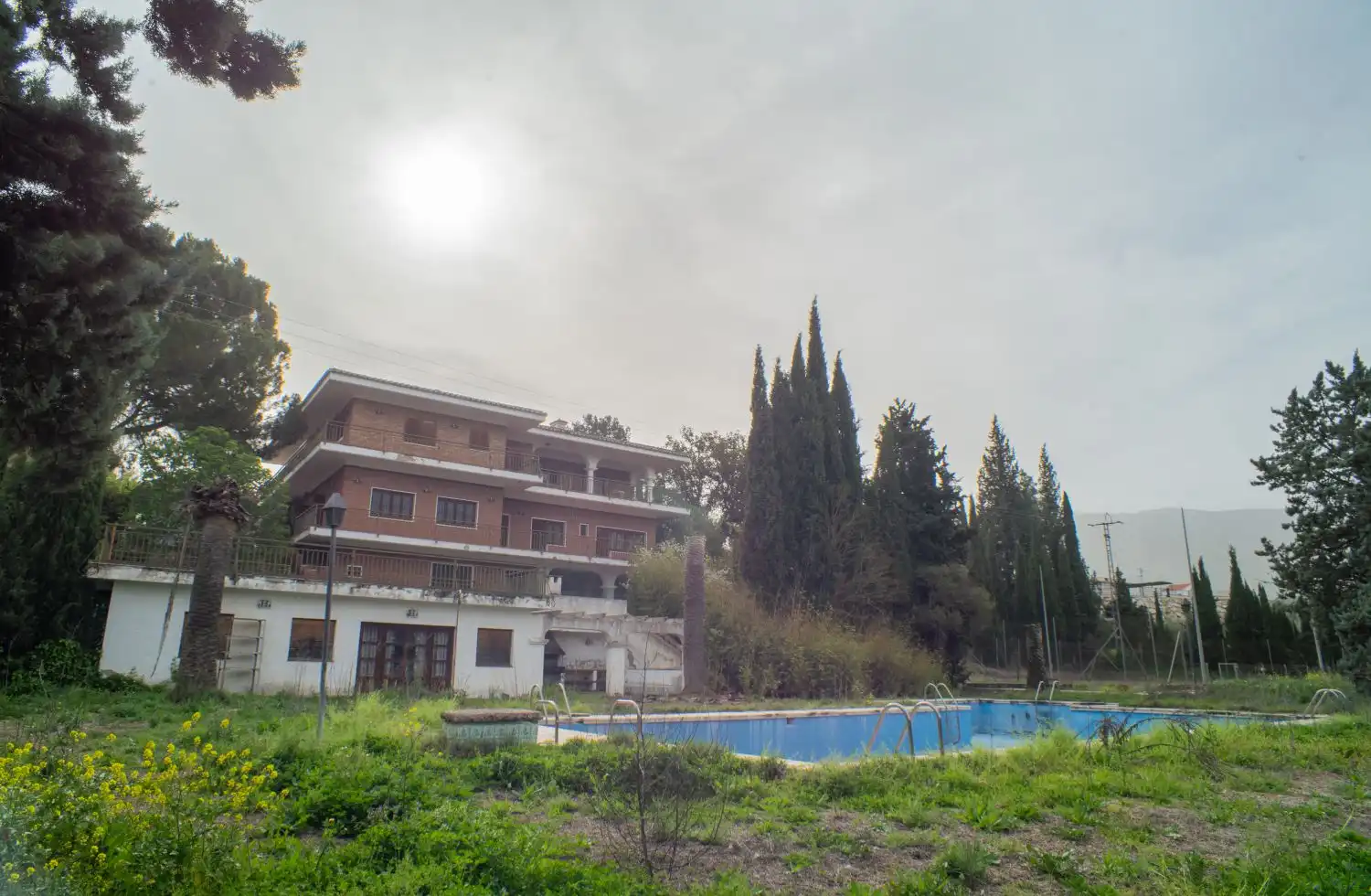 Vista exterior de Casa o xalet en venda en Loja amb Jardí privat, Terrassa i Piscina