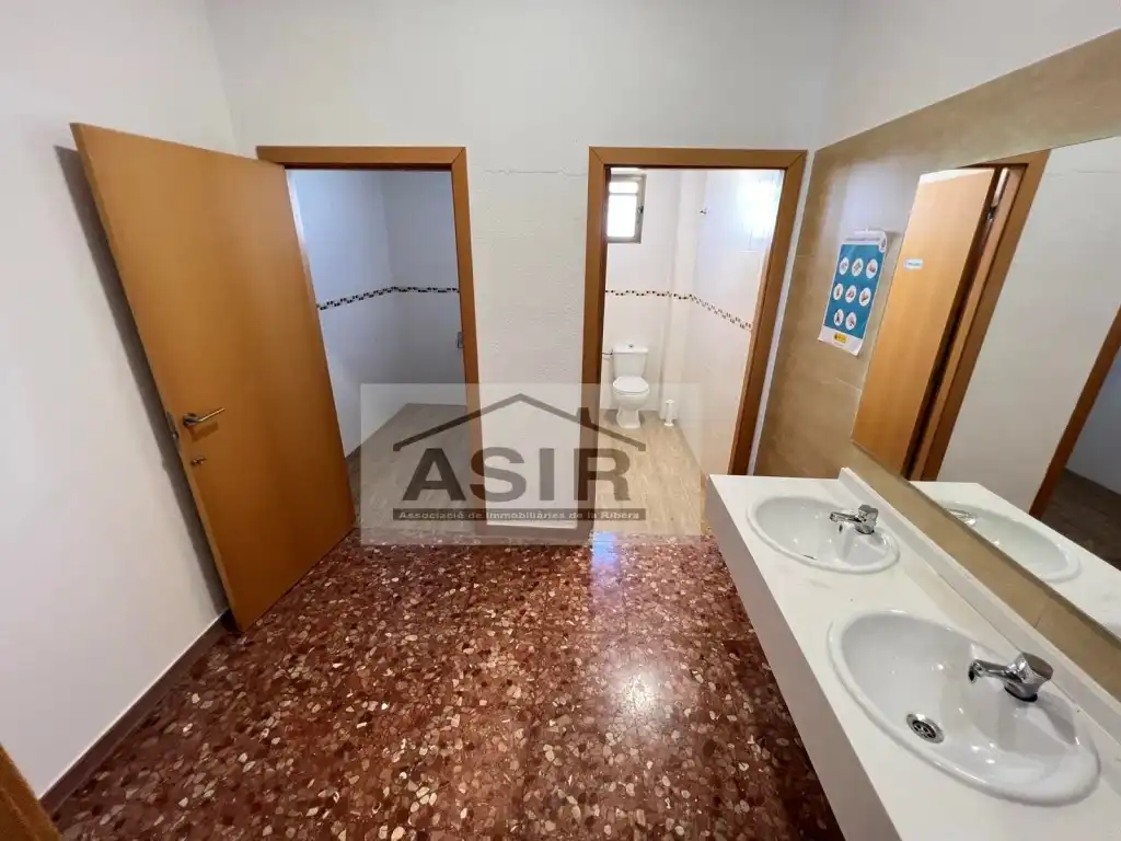 Industrial buildings for rent in Favara