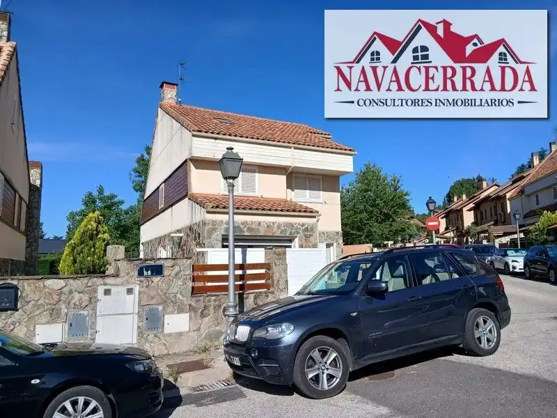 Vista exterior de Casa o xalet en venda en Navacerrada amb Calefacció, Jardí privat i Piscina comunitària