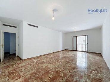Piso con balcón en venta en Casco Antiguo