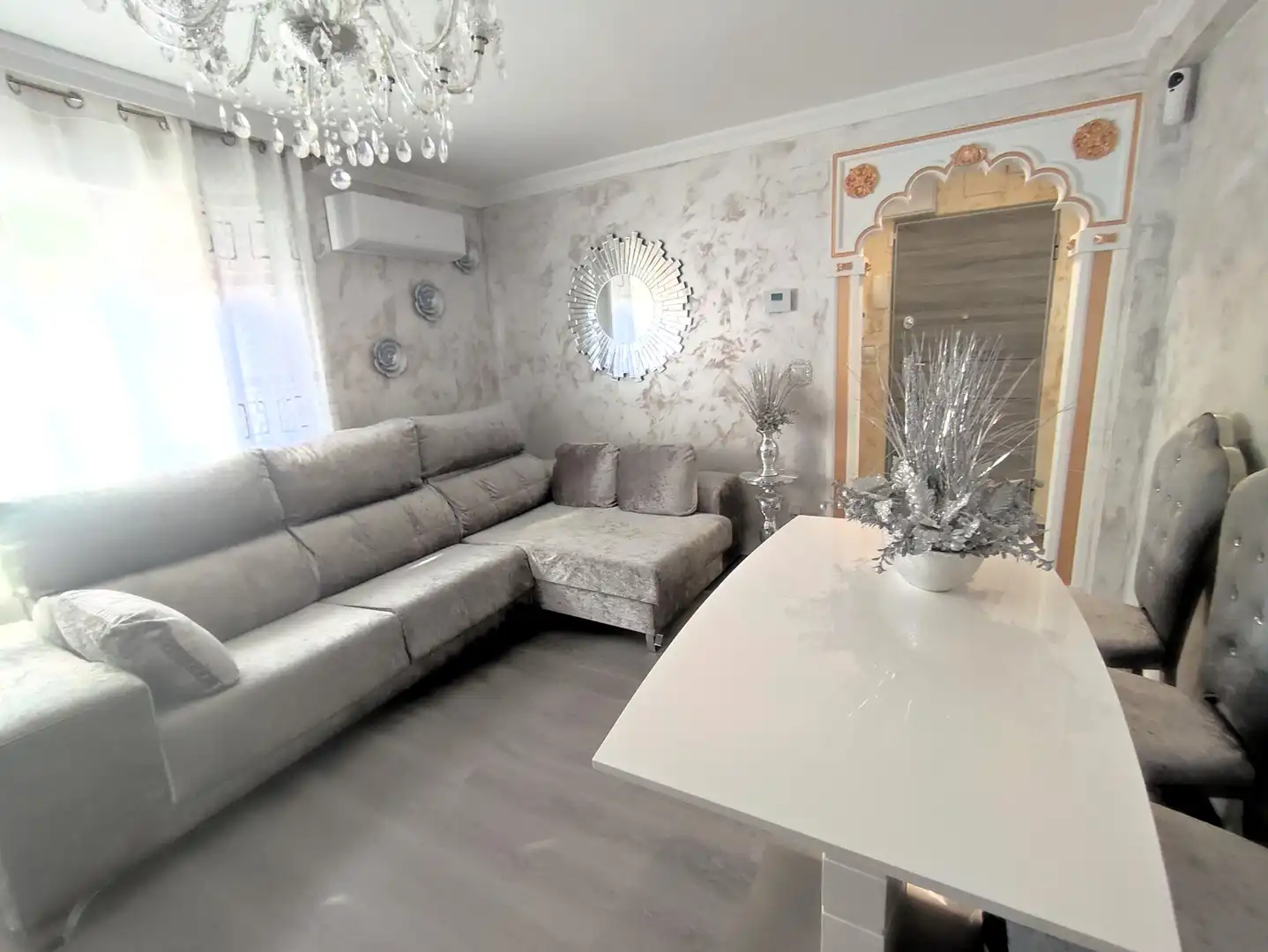 Living room of Flat for sale in Medina del Campo  with Air Conditioner, Heating and Parquet flooring