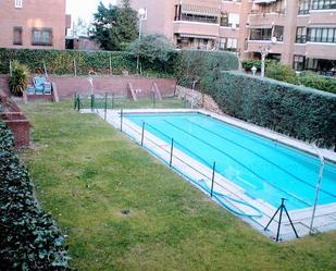 Piscina de Pis de lloguer en Las Rozas de Madrid amb Aire condicionat, Terrassa i Balcó