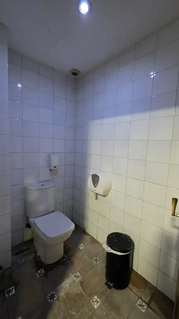 Baño de Local en venta en Valencia con Aire acondicionado y Terraza