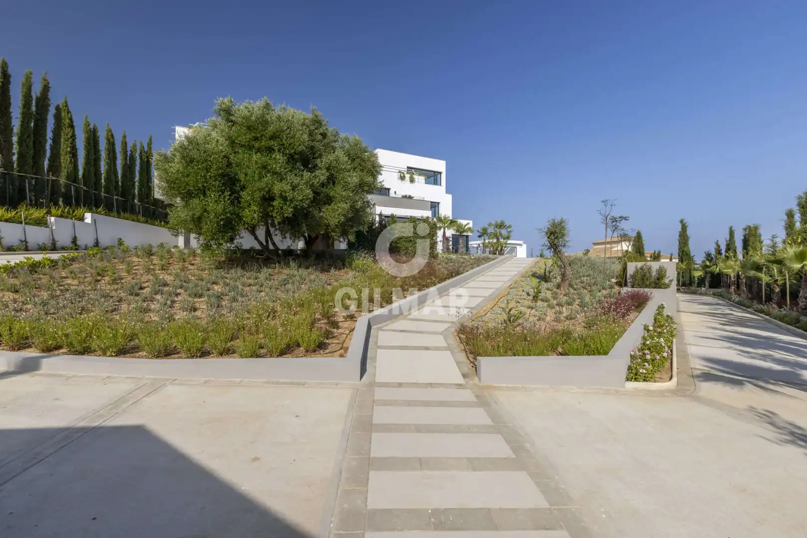 Vista exterior de Casa o xalet en venda en Sotogrande amb Calefacció, Jardí privat i Piscina
